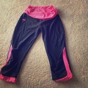 Under armpit workout capris