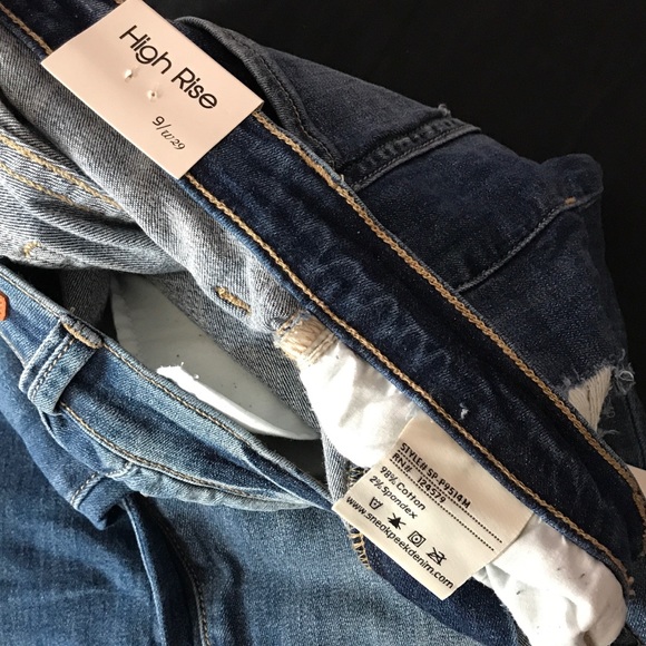 High Rise Cropped Jeans - Picture 6 of 6