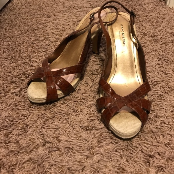 Size 8.5 Isaac Mizrahi brown strapped heels - Picture 1 of 5