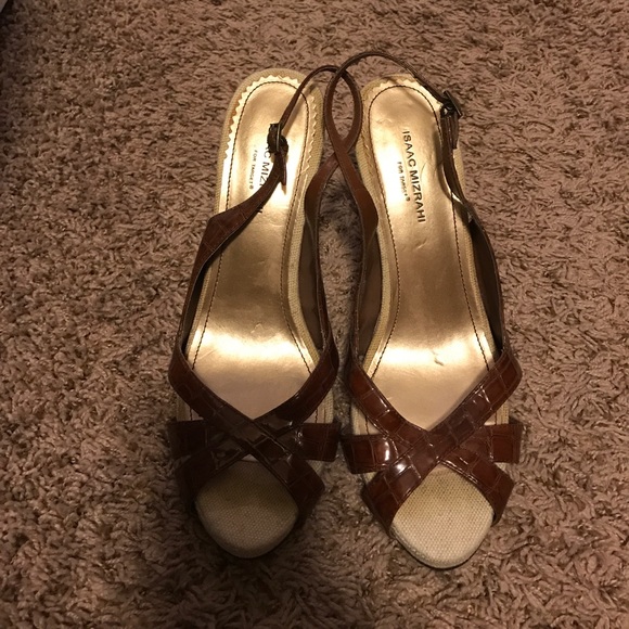 Size 8.5 Isaac Mizrahi brown strapped heels - Picture 4 of 5