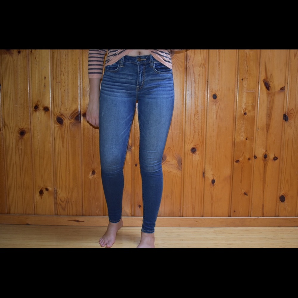 Medium Wash High-Waisted American Eagle Jeans