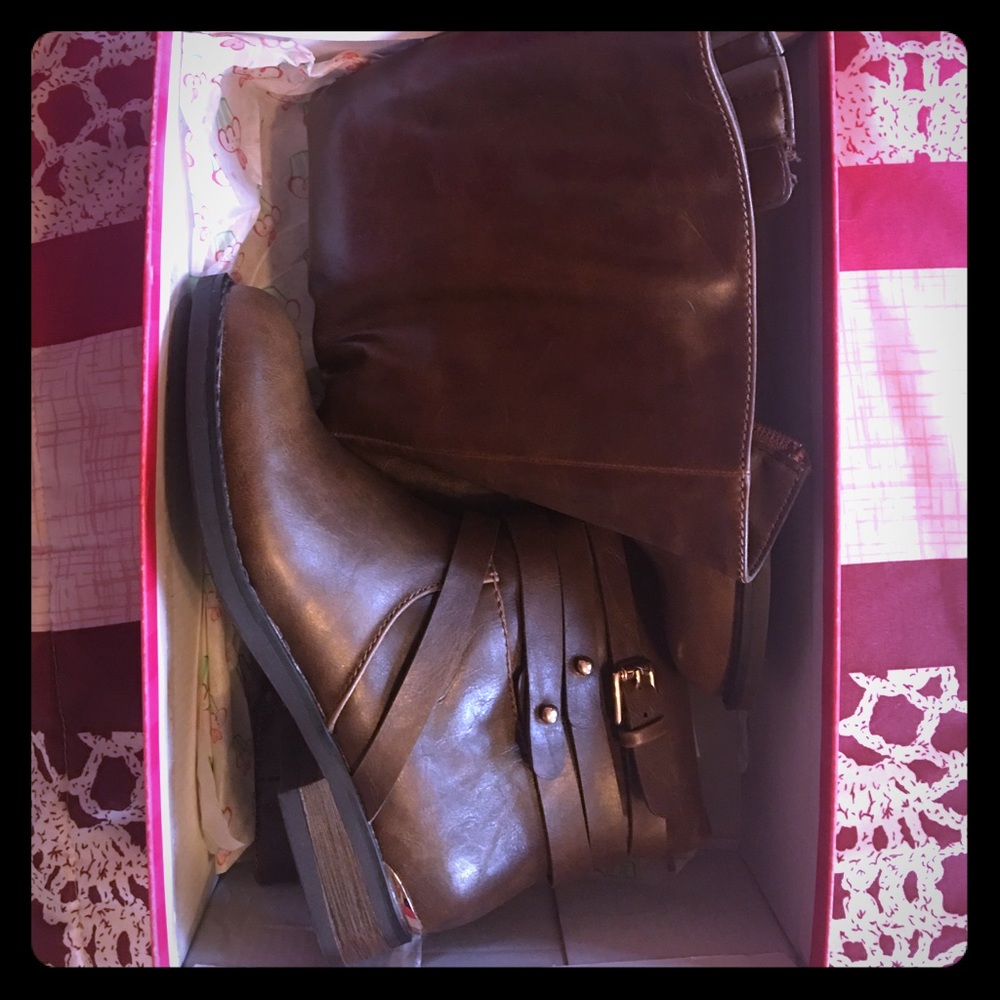 Girls boots