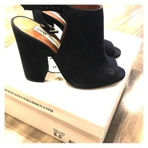Steve Madden size 35 Navy blue  color shoe