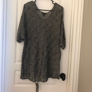 Black and cream light weight sweater lane Bryant