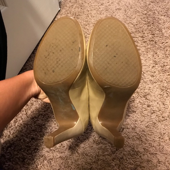Jessica Simpson beige heels - Picture 4 of 5