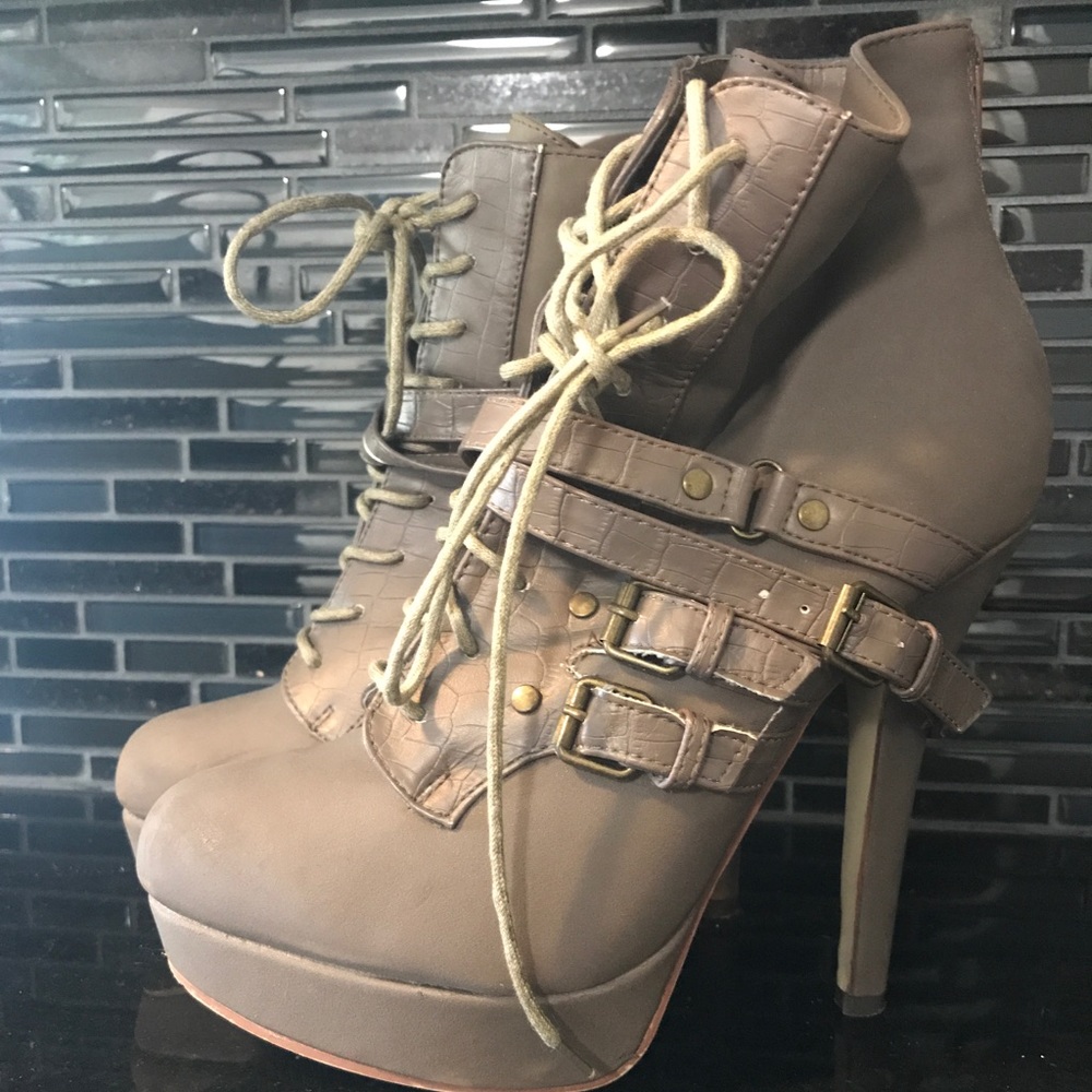 Tan combat boot heels