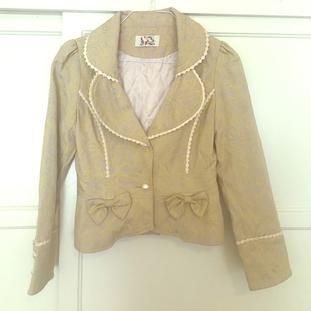 Adorable detail Couture Pearl & Bow Button Jacket