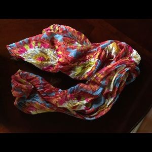 Flowery multicolored scarf