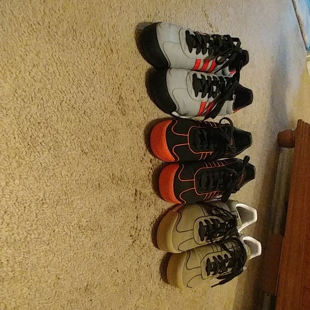 (3) Mens size 10.5 Samoa Adidas