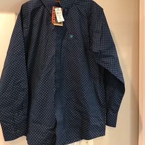Long sleeve Button up shirt. ARIAT new with tags