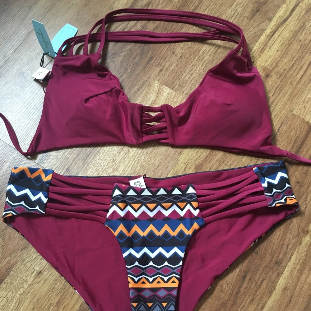 Plum/patterned strappy bikini set **never worn**