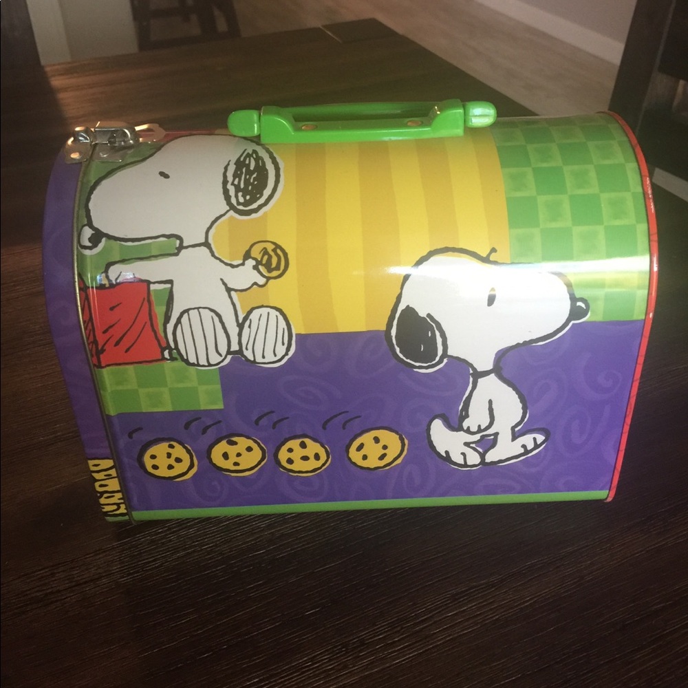 Peanuts School Lunchbox featuring Snoopy!