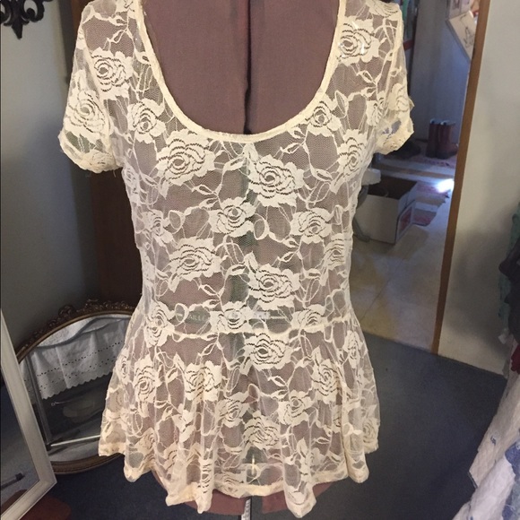 ✂️✂️🌹Ivory tunic 🌹 - Picture 1 of 5