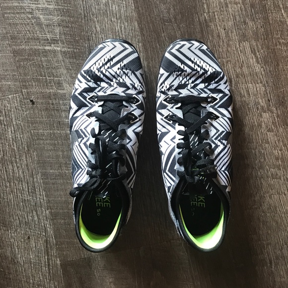 Nike Shoes - Nike Flyknit Tennis Shoes