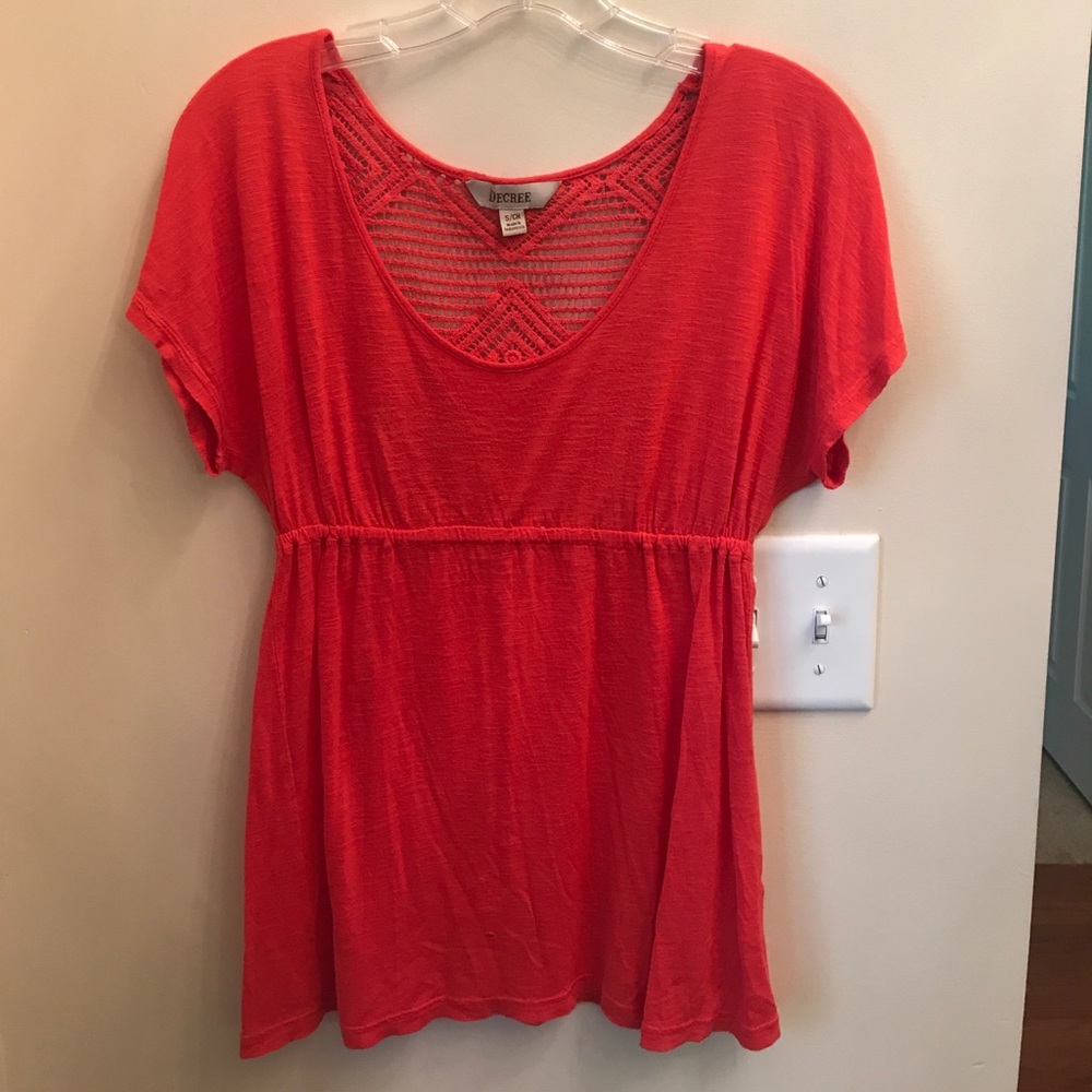 Coral top