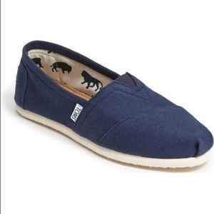 TOMS Classic Canvas Slip On