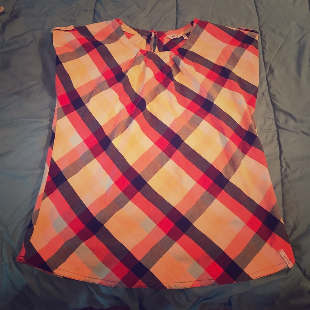 ⭐️Adorable sleeveless summer shirt⭐️