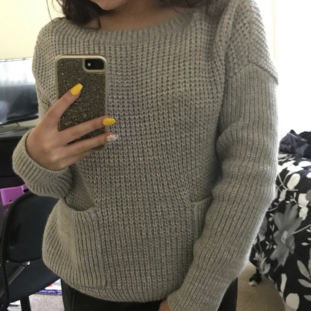 VS Knit Sweater ✨