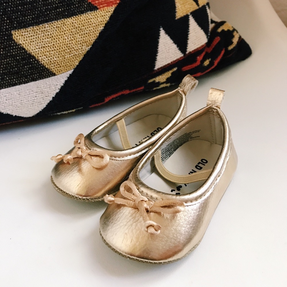 Old Navy Baby Girls Gold Ballet Flat Shoes 3-6 Mo.