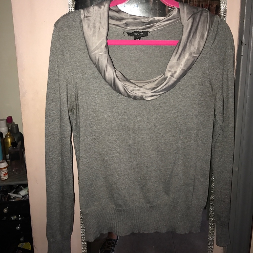 TAHARI silk Scoop neck sweater shirt