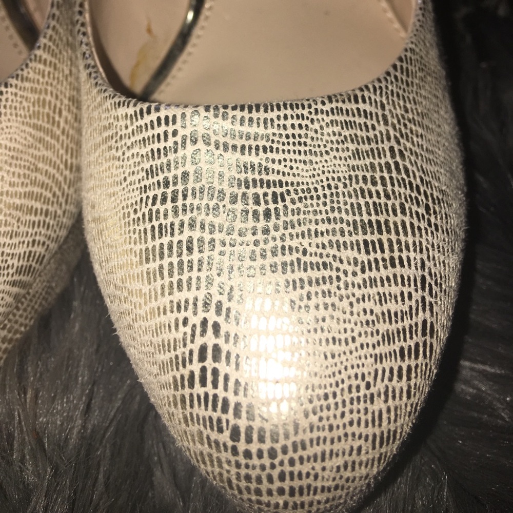GUESS Pumps - Picture 2 of 4