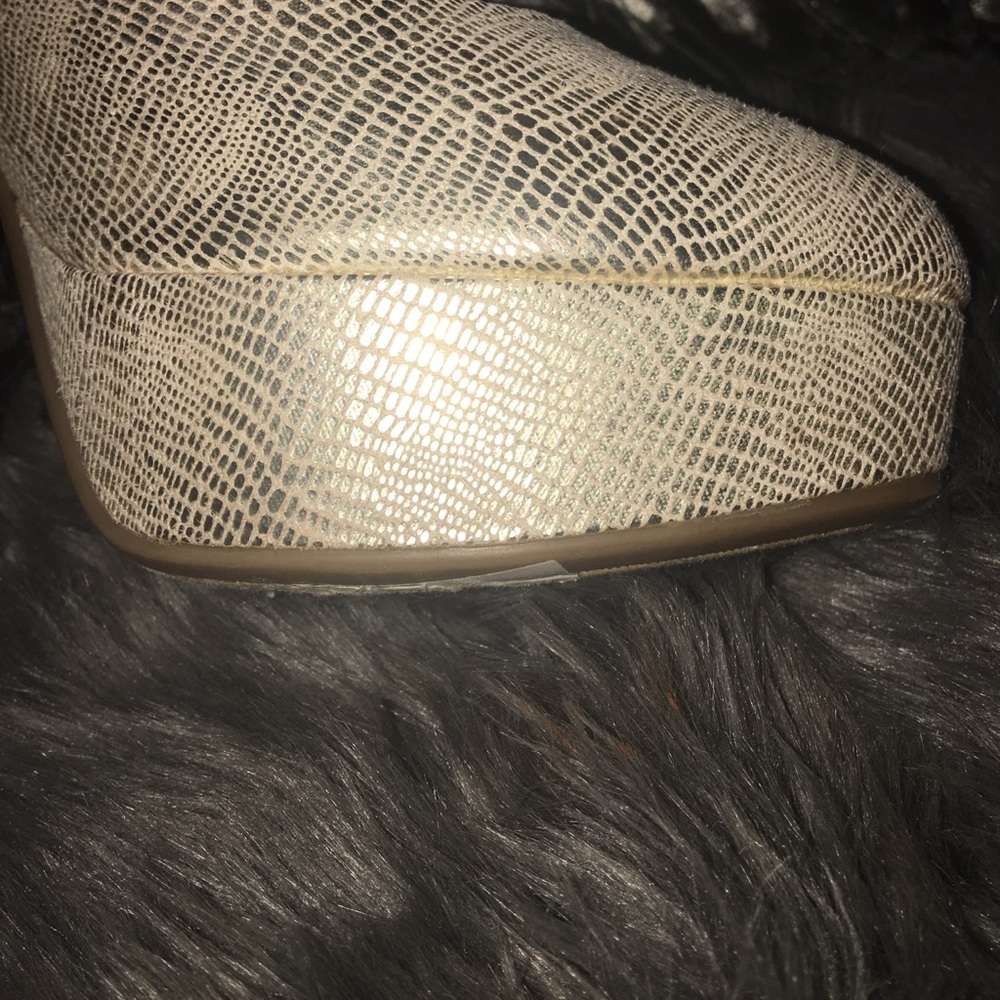 GUESS Pumps - Picture 4 of 4