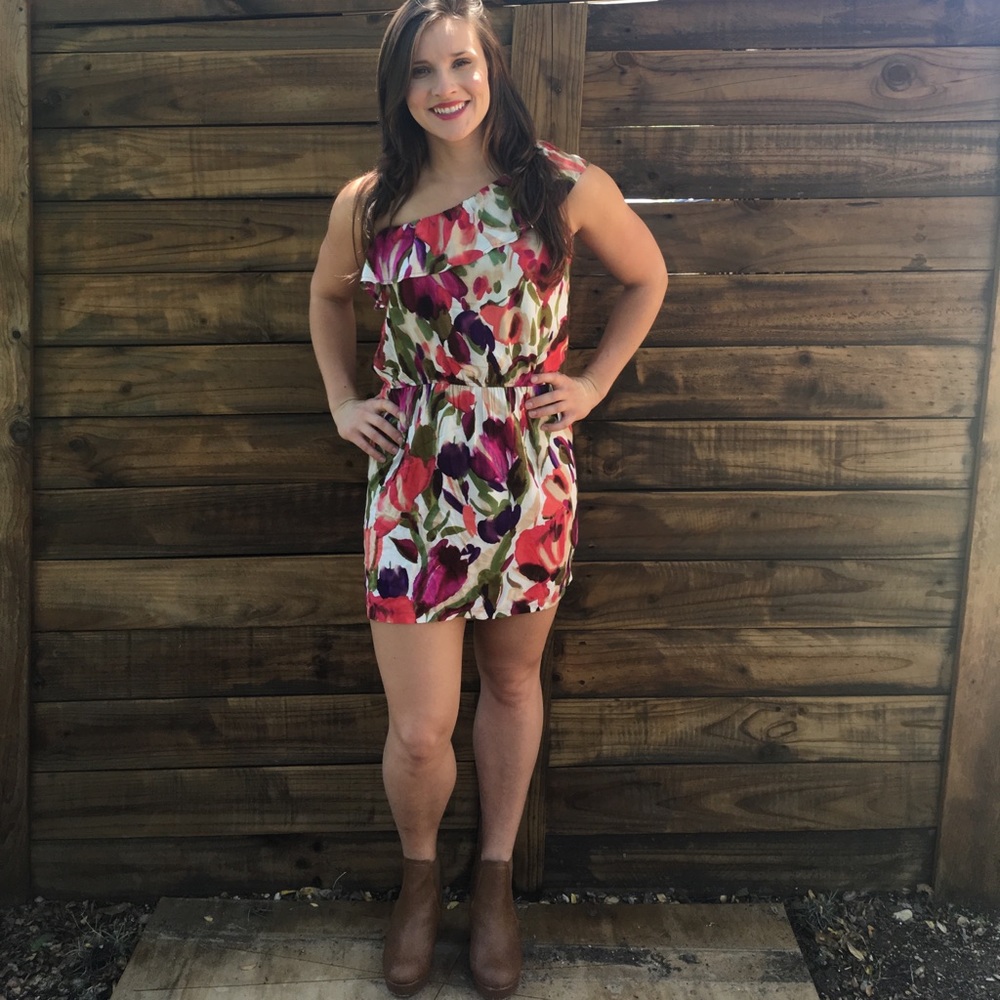 Pop one shoulder ruffle dress