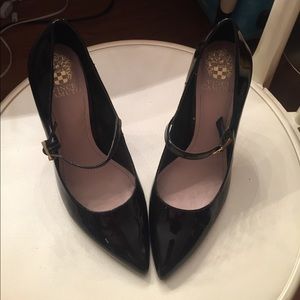 Size 8.5 Vince Camuto black pumps