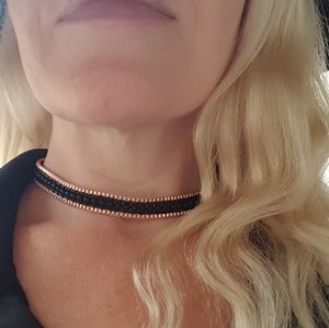 Interchangeable choker into bracelet