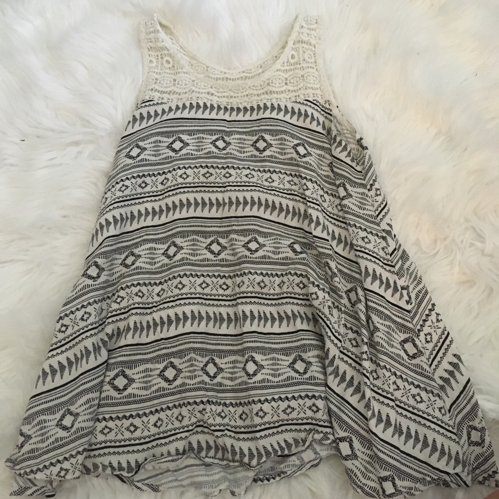 Mudd lace b&w tank top