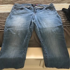 Torrid size 22 Capri