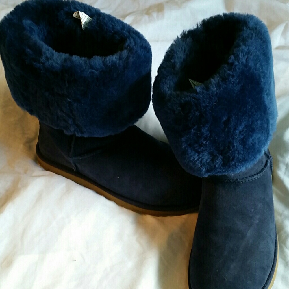 UGGS BLUE SHORT BOOTS