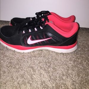 Nike Tennis Shoes