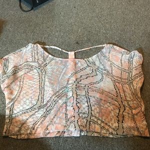 Loose crop top with t shaped back