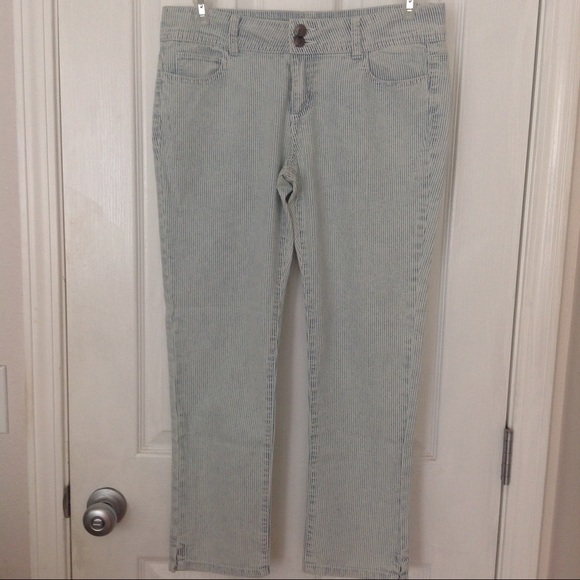 Stylish, Pin-Striped Skinny Jeans - Picture 3 of 4