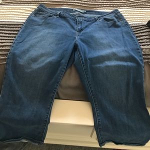 Levi 24w Capri jeans