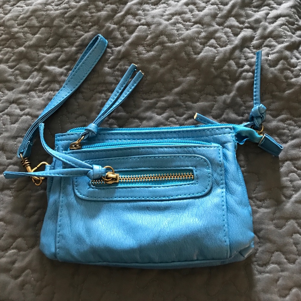 Blue Wristlet 🍑 CLOSET CLEAROUT 🍑