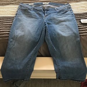 Torrid 22 Capri jeans