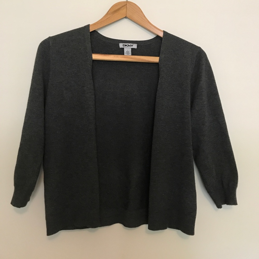 DKNY gray button-less cadigan