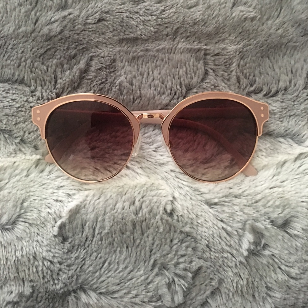 Stylish Round Sunglasses NEW!
