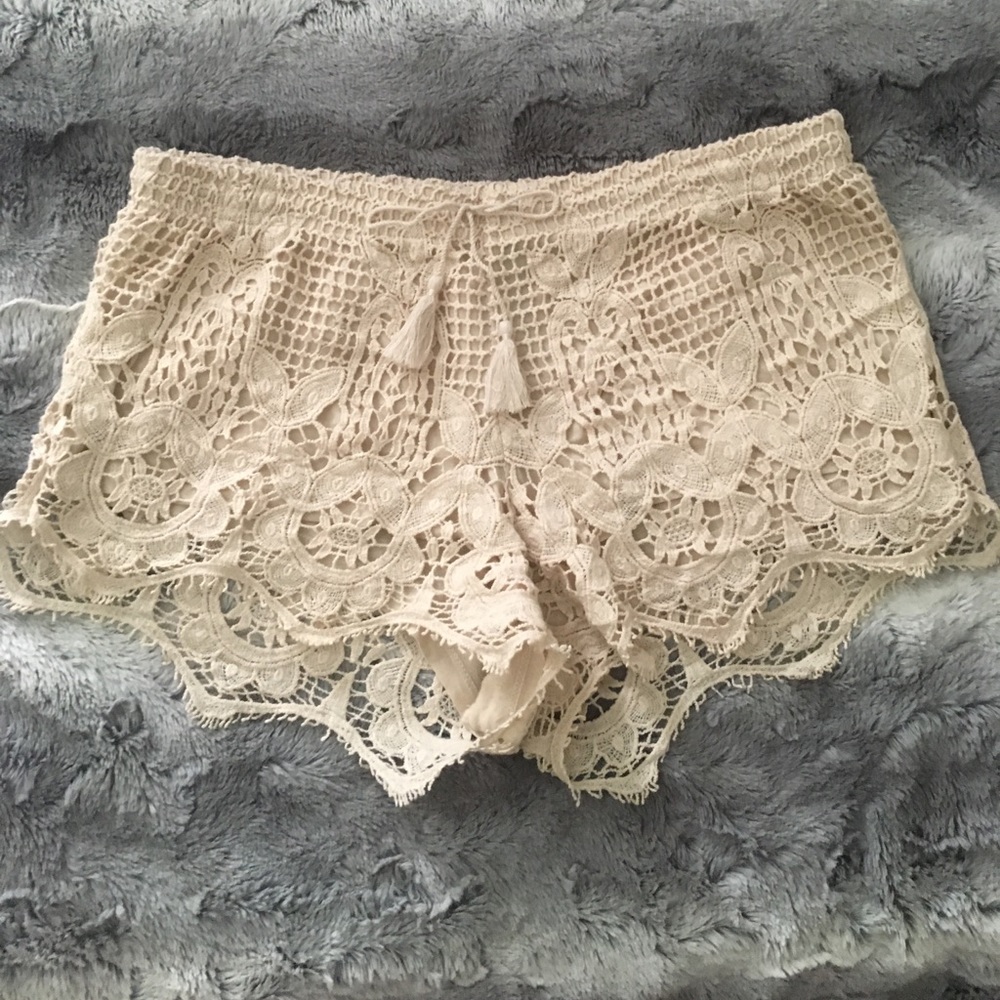 Express cream lace shorts