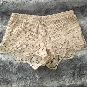 Express cream lace shorts