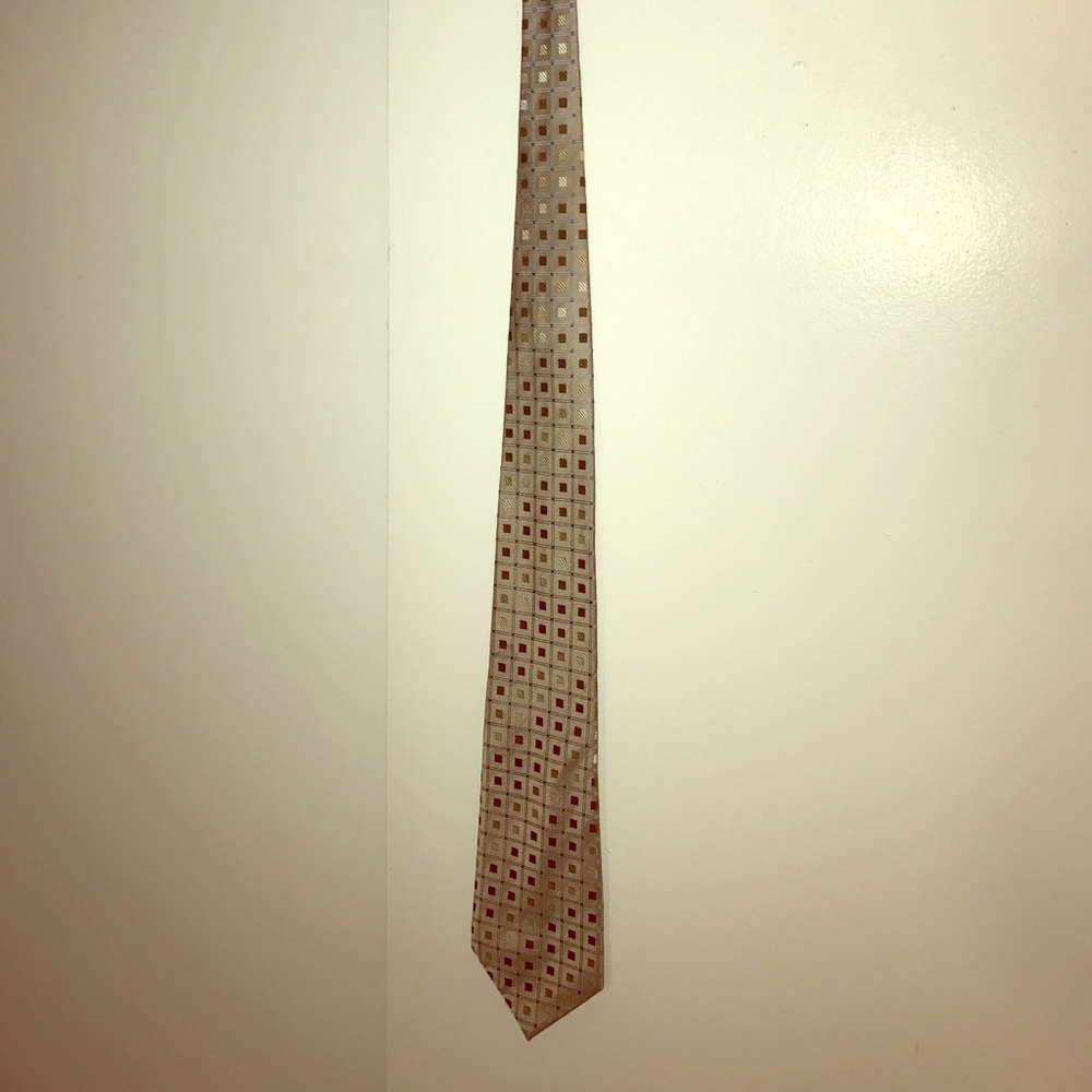 Van Heusen 100% used silk tie.