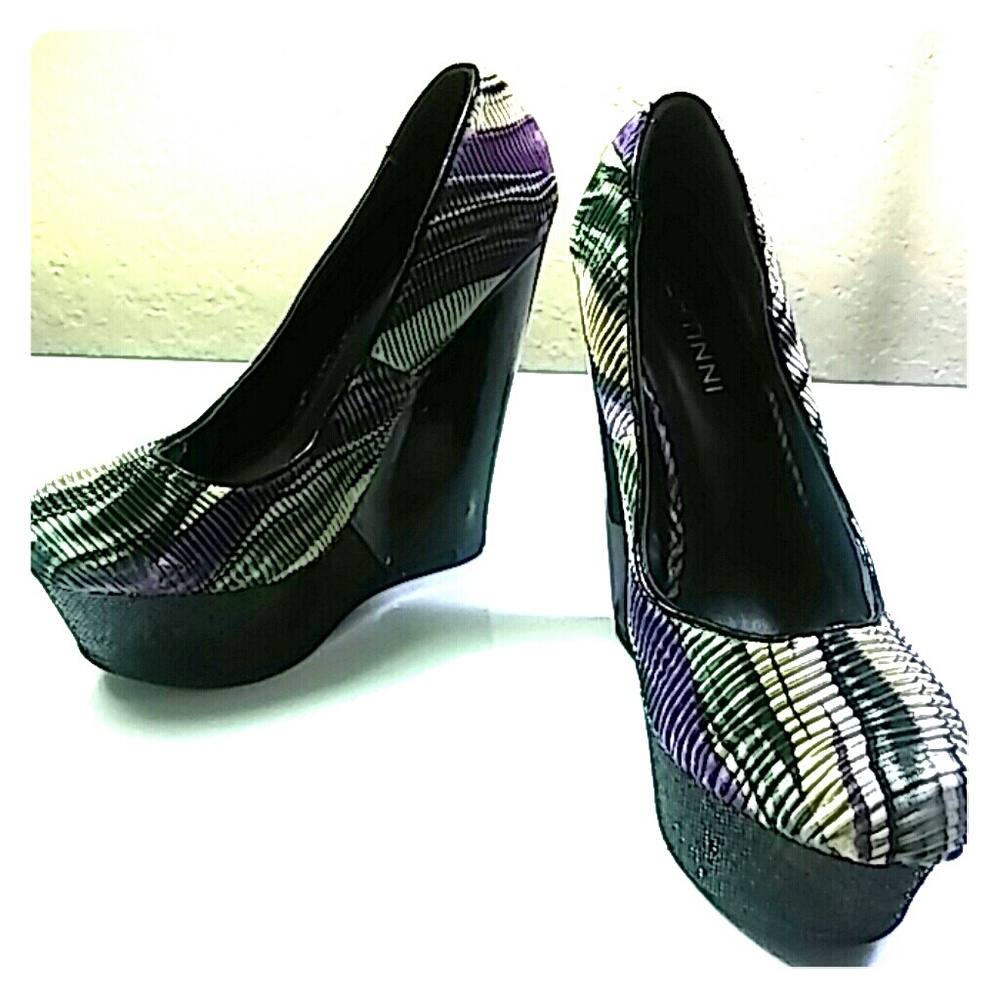 Shoes. item#00125