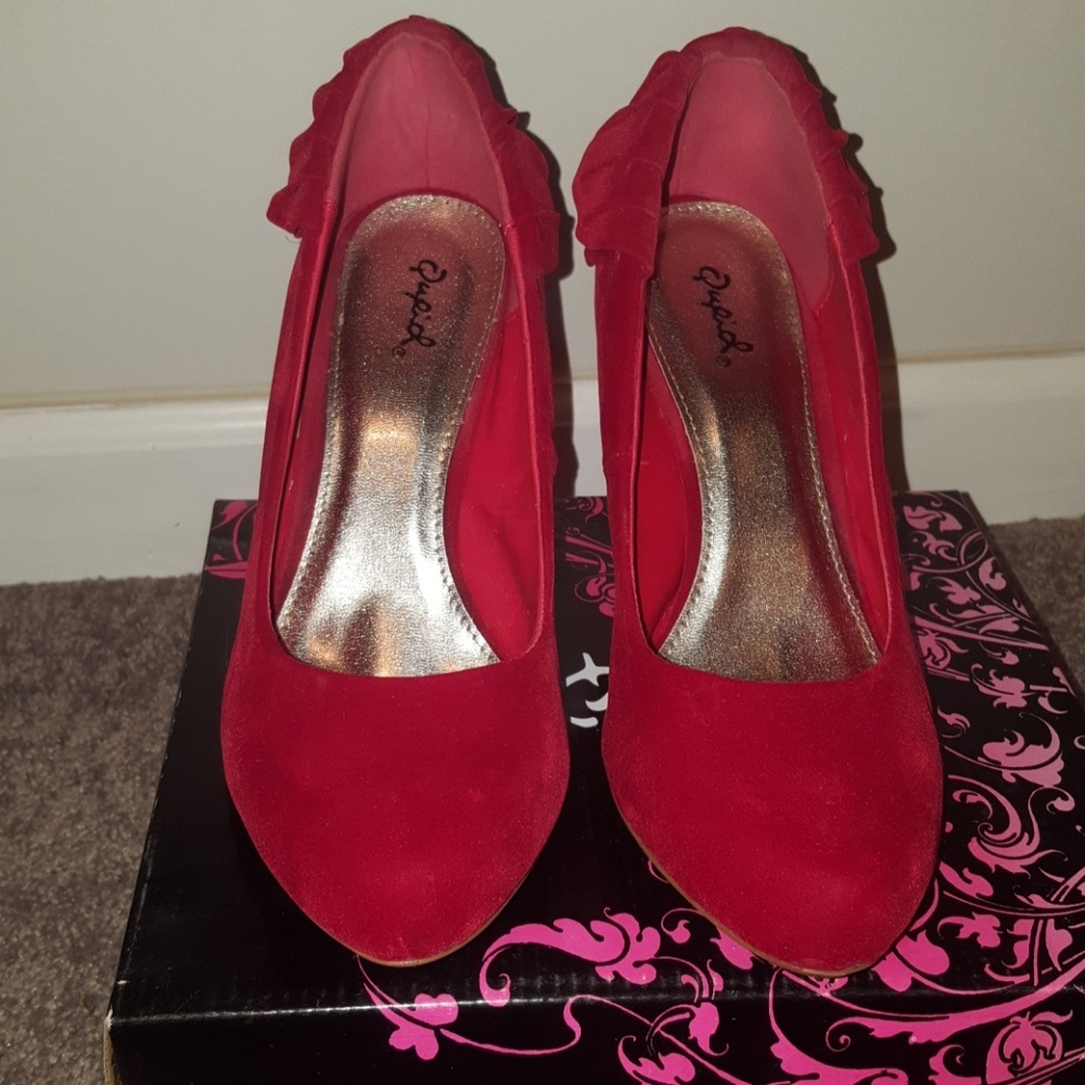 Red Ruffle Back Heels - Picture 2 of 8