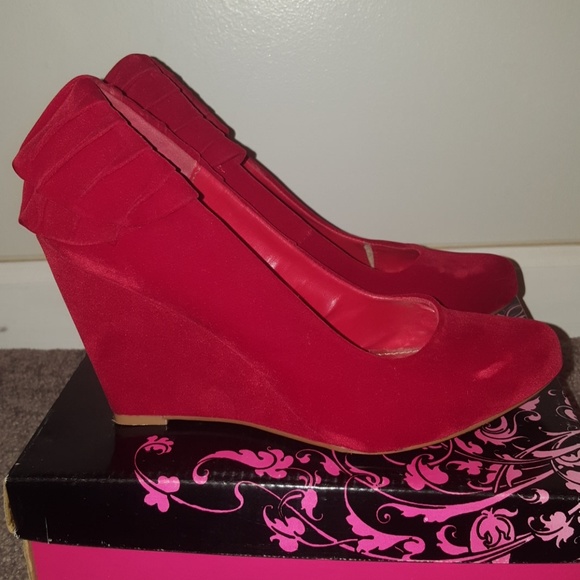 Red Ruffle Back Heels - Picture 5 of 8