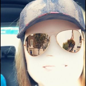 Meet your Posher, Carrie