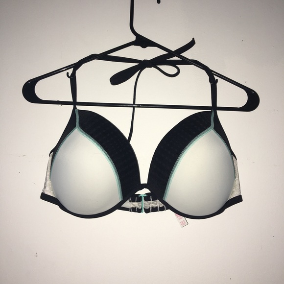 Victoria's Secret bikini top - Picture 1 of 3