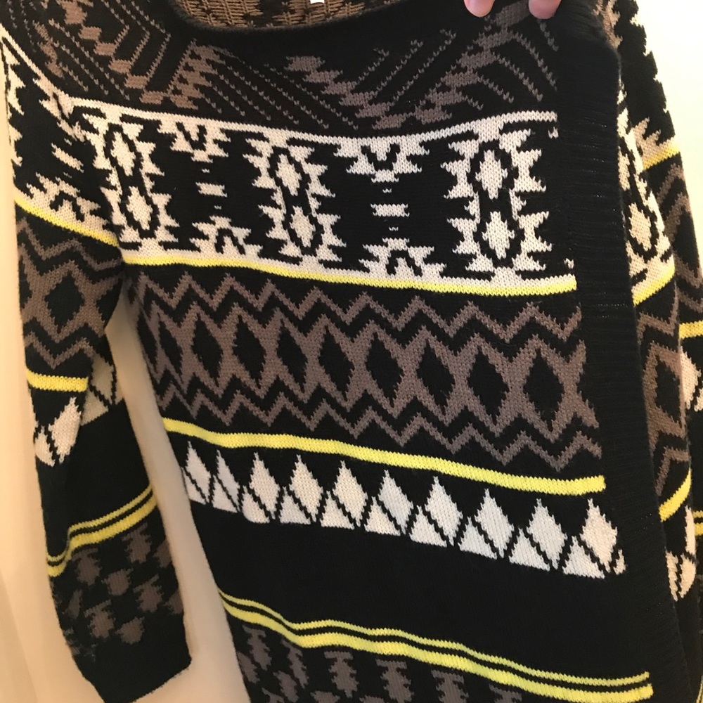 Pattern Sweater - Picture 2 of 2