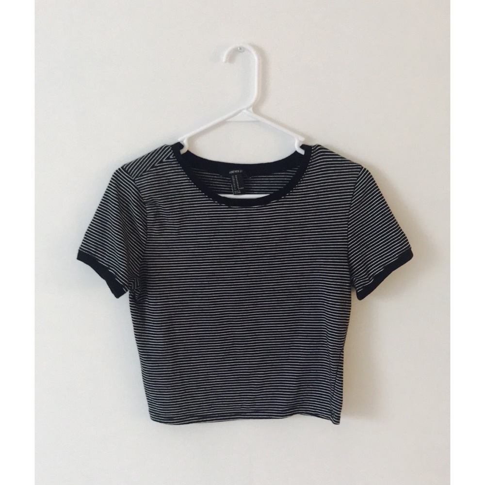 Forever 21 cropped t shirt